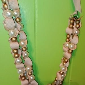Long ribbon and pearl necklace